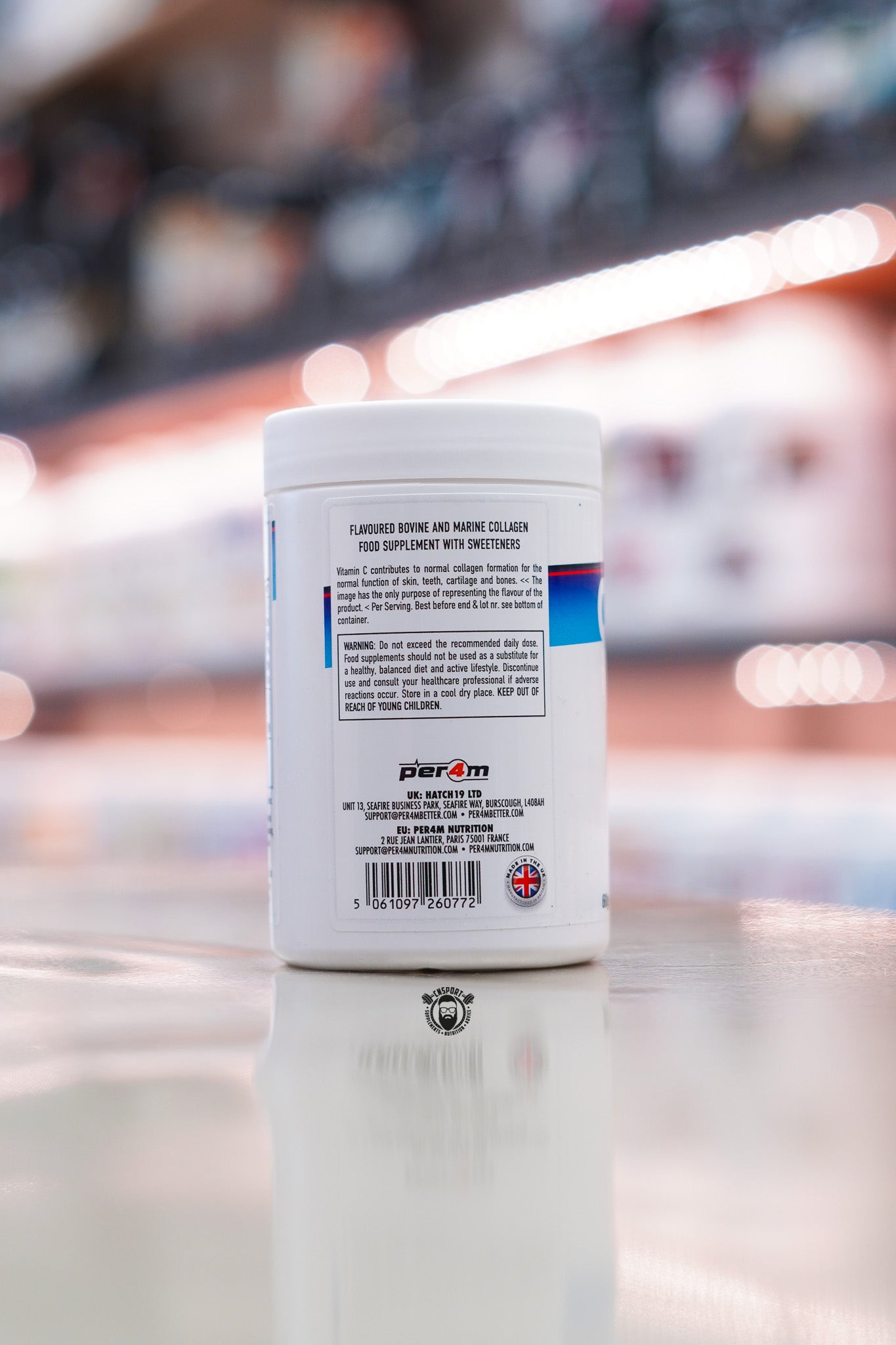 Side view of Per4m Strawberry & Blackcurrant Multi-Blend Collagen highlighting product information, usage guidance, and the marine and bovine collagen blend with added vitamin C.