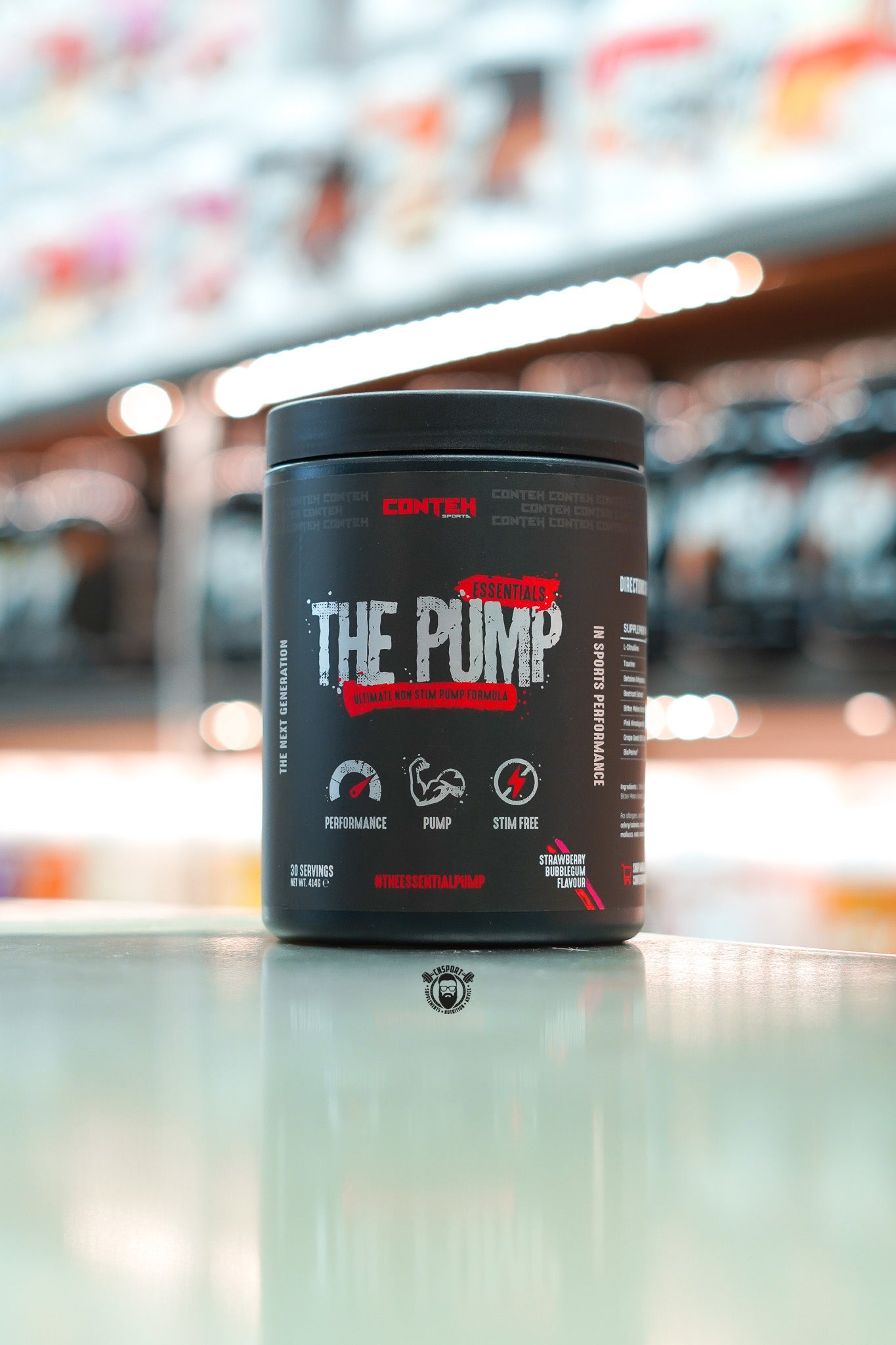 Conteh Sports The Pump non-stim pre-workout, Strawberry Bubblegum flavour, 30 servings (414g) black tub front view on supplement store counter.