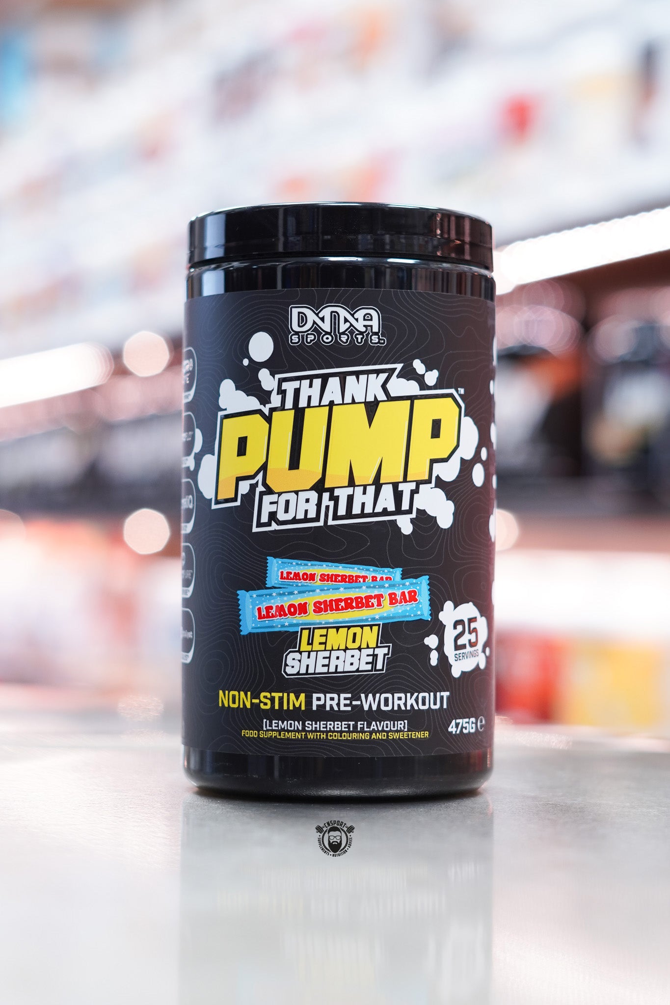 DNA Sports - Thank Pump For That Lemon Sherbet (25 Servings) – Front label of a 475g black tub with lemon sherbet bar branding, identified as a lemon sherbet flavour non-stim pre-workout with 25 servings.