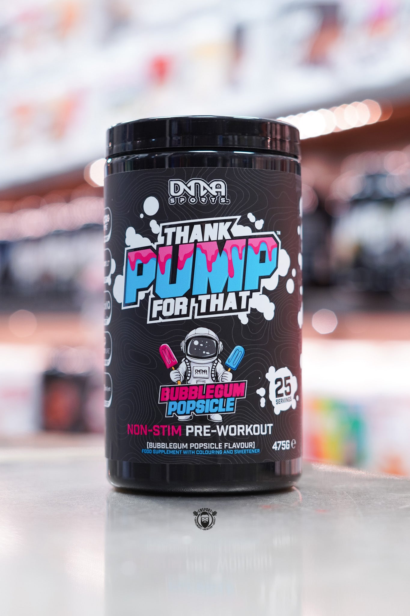 DNA Sports - Thank Pump For That Bubblegum Popsicle (25 Servings) – Front label of a 475g black tub with an astronaut holding popsicles, showing it as a bubblegum popsicle flavour non-stim pre-workout with 25 servings.