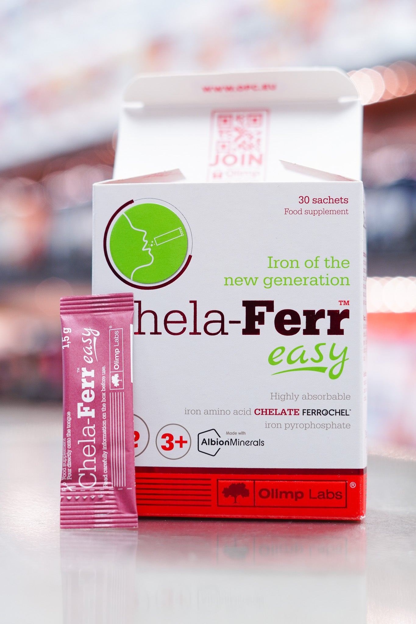 Olimp Labs Chela-Ferr Easy iron supplement open box with individual sachet displayed next to the packaging.