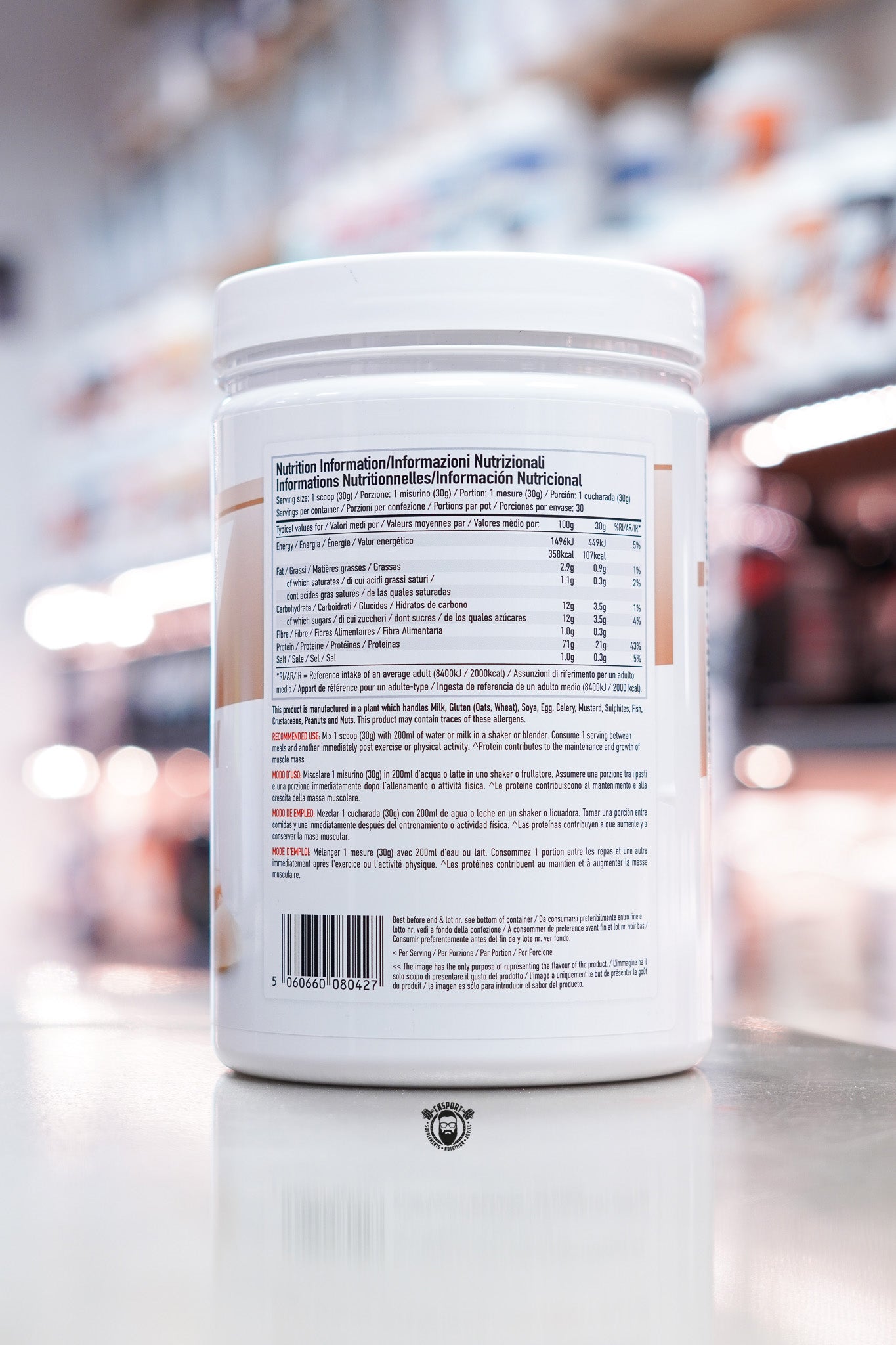 Per4m Whey Advanced Protein White Chocolate 900g tub showing nutrition information and supplement facts panel.