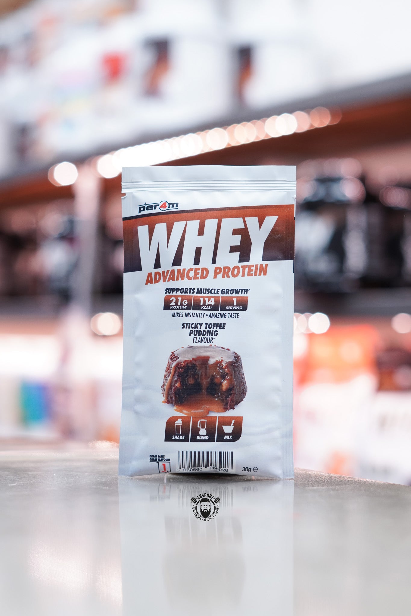 Sachet of Per4m Whey Advanced Protein in sticky toffee pudding flavour, single serving, with pudding illustration.
