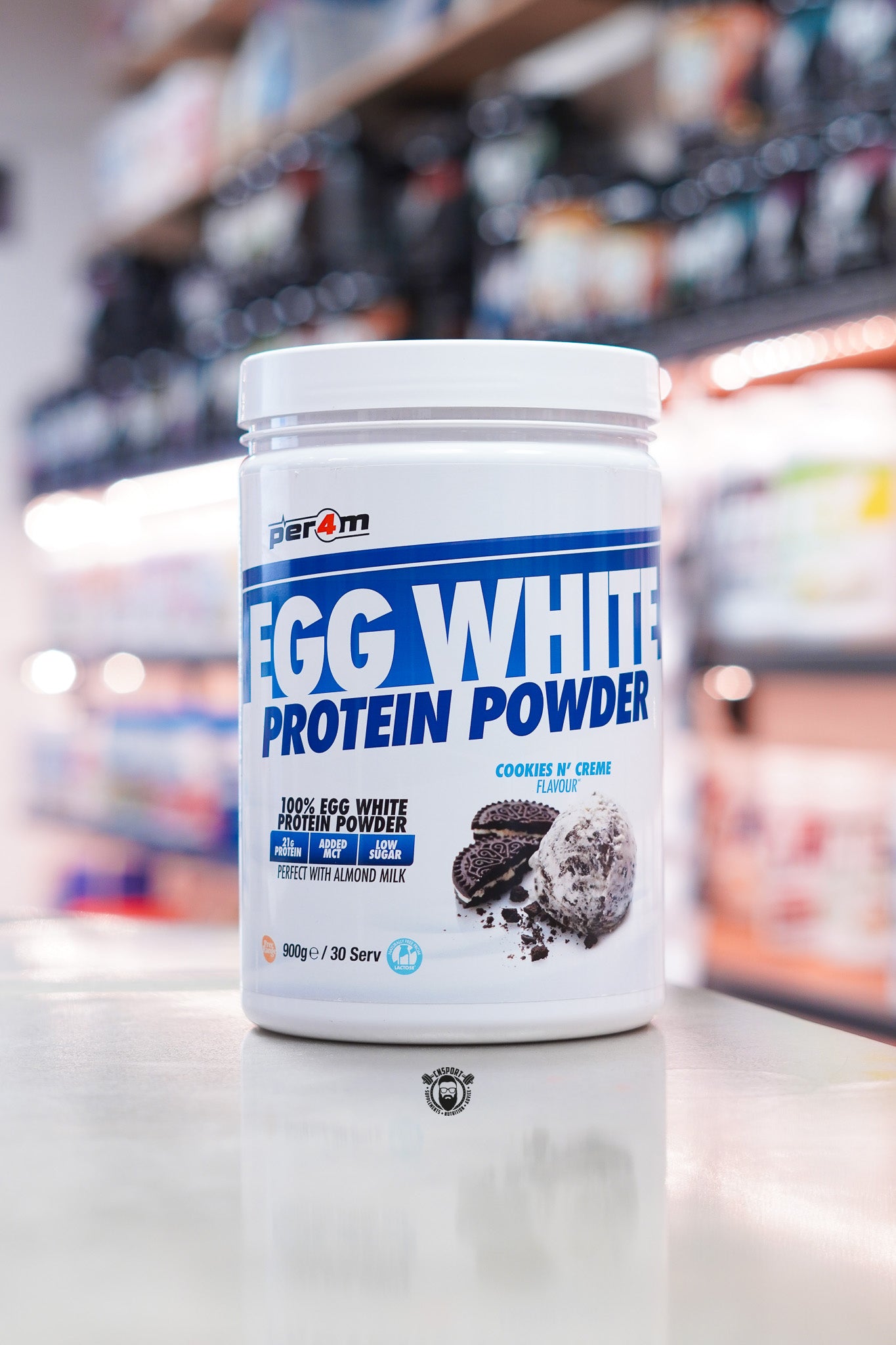 Per4m Egg White Protein Powder Cookies N' Creme flavour providing 21g of protein per serving in a 900g tub with 30 servings.