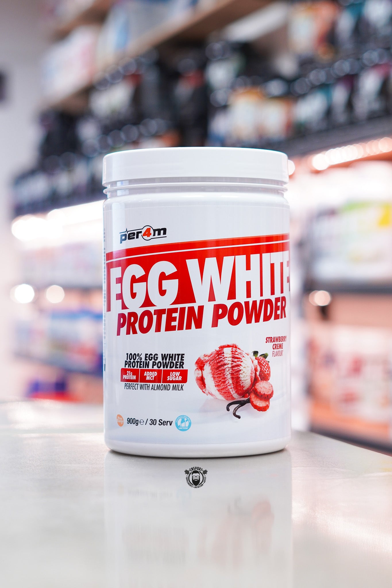 Per4m Egg White Protein Powder Strawberry Creme flavour providing 21g of protein per serving in a 900g tub with 30 servings.