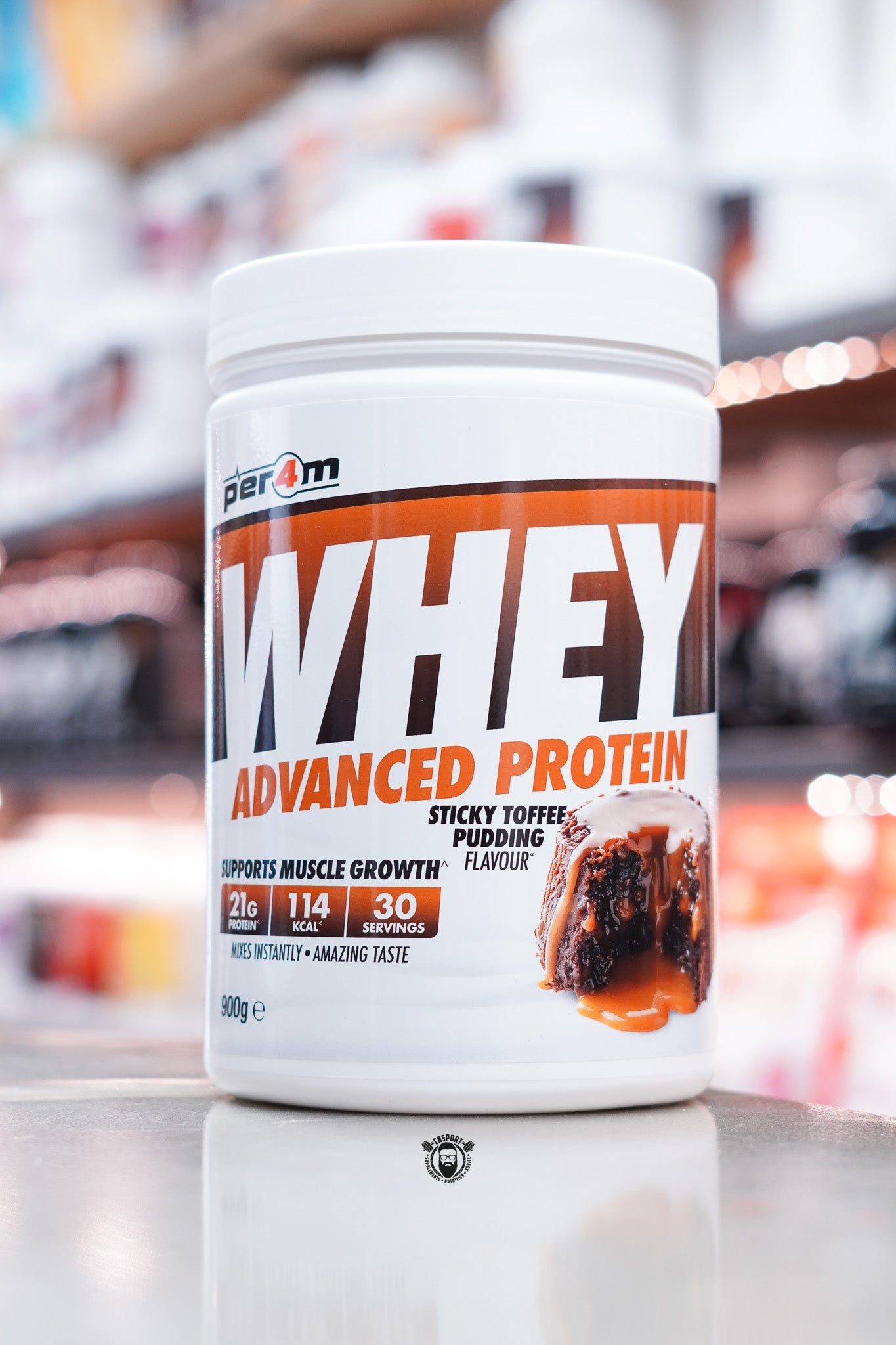 Per4m Isolate Zero protein powder in Sticky Toffee Pudding flavour, 900g tub with 30 servings, featuring 25g protein per serving and zero sugar.